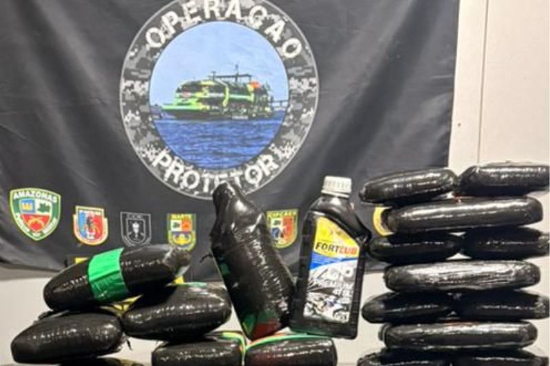 A Polícia Militar apreendeu pasta-base de cocaína e dois litros de óleo de maconha do tipo BHO (Foto: Divulgação)