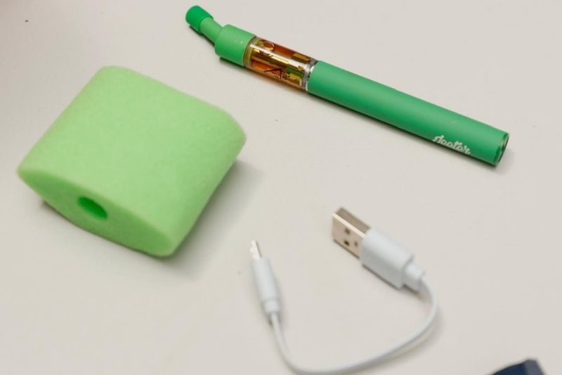 Produto é semelhante a um cigarro eletrônico ou charuto (Foto: Divulgação/PCAM)
