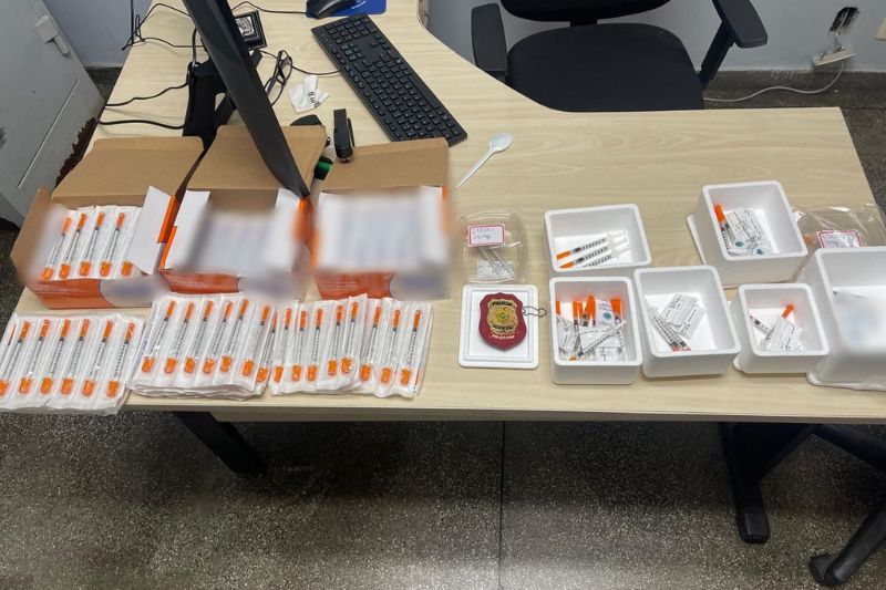 Seringas e kits de aplicação do Mounjaro foram apreendidos pela polícia (Foto: Divulgação/PCAM)