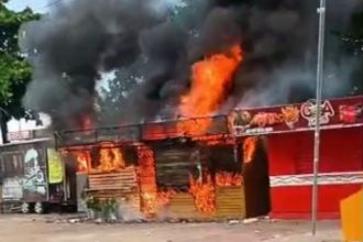 O Corpo de Bombeiros foi acionado e apagou o fogo (Foto: WhatsApp/Reprodução)