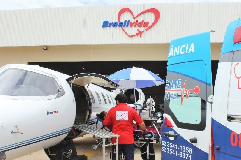 Aeronave equipada para transporte de pacientes (Foto: Godoi Comunicação)