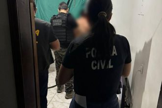 Momento em que o homem foi preso (Foto: Divulgação/PC-AM)
