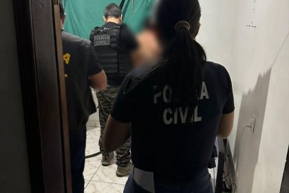 Momento em que o homem foi preso (Foto: Divulgação/PC-AM)