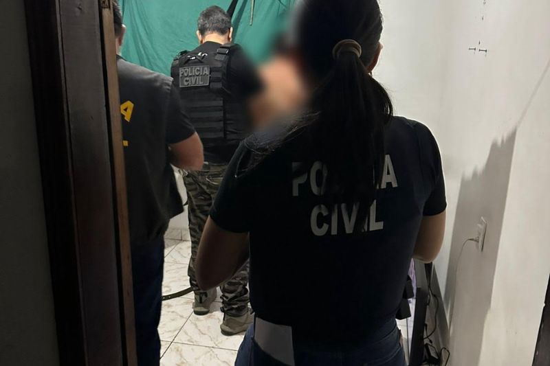 Momento em que o homem foi preso (Foto: Divulgação/PC-AM)