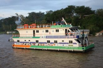Unidade Básica de Saúde fluvial é usada para atendimento e pesquisas no Amazonas (Foto: Ses-AM/Divulgação)