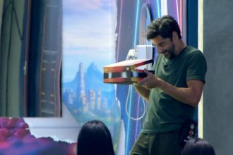 Alberto Cowboy comprou caixa premiada na Máquina do Poder e conquistou vantagem no BBB 26 (Imagem: Globoplay/Reprodução)