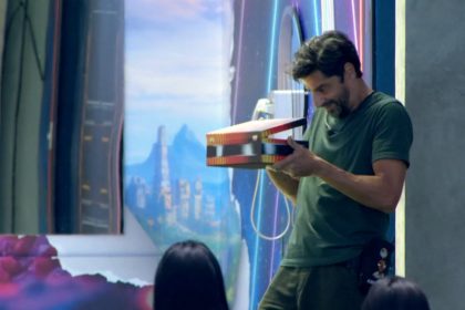 Alberto Cowboy comprou caixa premiada na Máquina do Poder e conquistou vantagem no BBB 26 (Imagem: Globoplay/Reprodução)