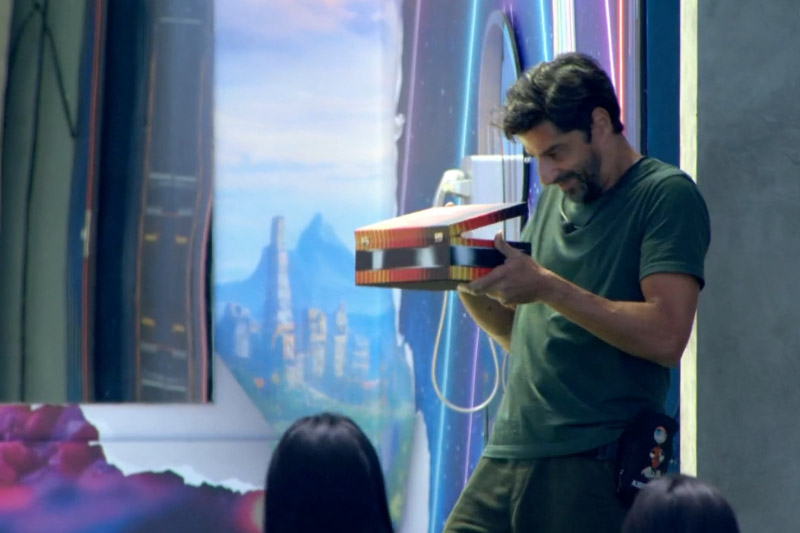 Alberto Cowboy comprou caixa premiada na Máquina do Poder e conquistou vantagem no BBB 26 (Imagem: Globoplay/Reprodução)