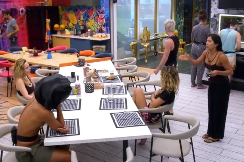 Ana Paula diz que paraense Marciele a chamou de 'loira burra'