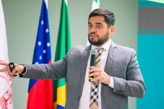 reitor da UEA, André Zogahib