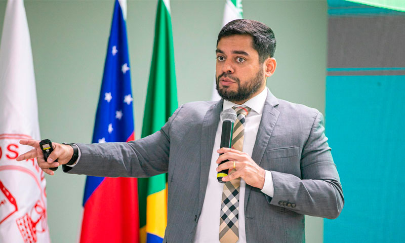 reitor da UEA, André Zogahib