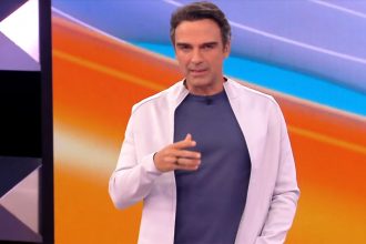 Apresentador Tadeu Schimidt anunciou a nova dinâmica do BBB 26 (Imagem: Globoplay/Reprodução)