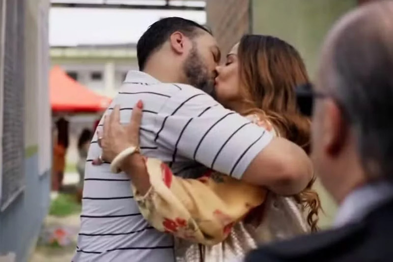 Belo e Viviane Araújo em cena da novela Três Graças: beijo cênico a partir de relação na vida real (Imagem: TV Globo/Reprodução)
