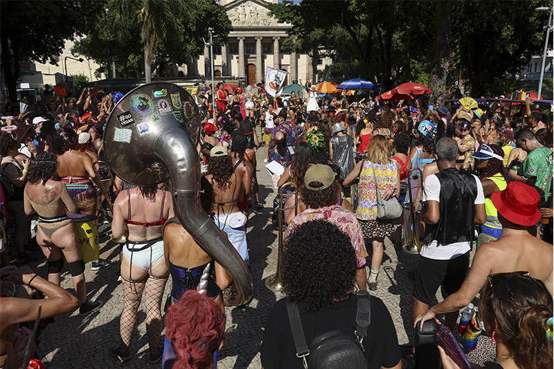 Bloco no Largo do Machado, na zona sul do Rio: faturamento recorde Do turismo com o Carnaval (Foto: Tomaz Silva/ABr)