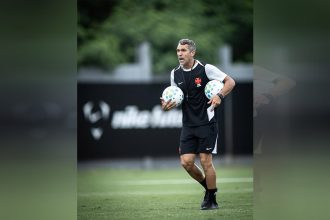 Bruno Lazaroni assume interinamente o comando técnico do Vasco (Foto: Matheus Lima/Vasco)