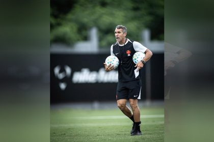 Bruno Lazaroni assume interinamente o comando técnico do Vasco (Foto: Matheus Lima/Vasco)