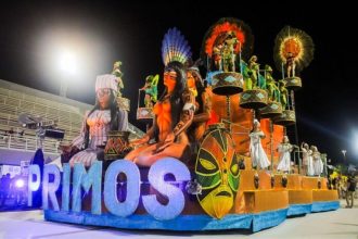 Carro alegórico da Primos da Ilha: campeã do Grupo B do Carnaval de Manaus (Foto: SEC-AM/Divulgação)