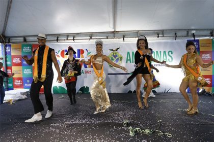 Passistas exibiram samba no pé no lançamento da programa do Carnaval da Floresta (Foto: Alex Pazuello/Secom)