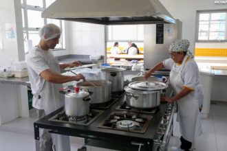 Merendeiros e merendeiras escolares devem se inscrever pela (Foto: Ascom/FNDE)