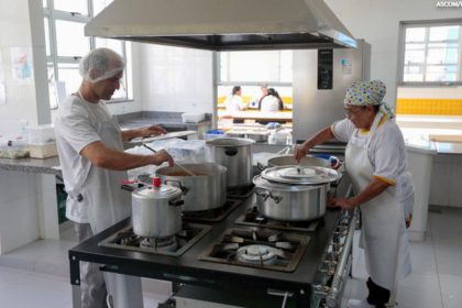 Merendeiros e merendeiras escolares devem se inscrever pela (Foto: Ascom/FNDE)
