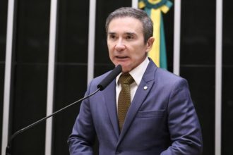 Deputado Duda Ramos alega que projeto reconhece ‘família multiespécie’ (Foto: Kayo Magalhães/Agência Câmara)