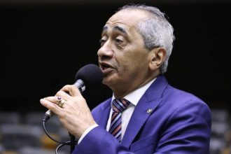 Deputado Raimundo Santos alega que intenção é proteger os jovens de ações propostas nas redes sociais (Foto: Kayo Magalhães/Câmara dos Deputados)