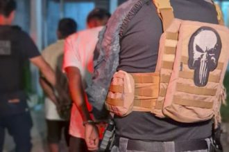 Os dois suspeitos foram presos em Maués após fugirem de Boa Vista do Ramos, município vizinho onde o crime foi praticado (Foto: Divulgação/PC-AM)