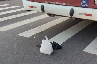 Braço do passageiro foi protegido em saco plástico e acondicionado em gelo (Foto: WhatsApp/Reprodução)