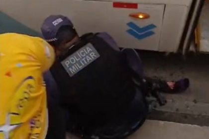 O acidente aconteceu no Terminal de Integração 1 (T1), localizado na Avenida Constantino Nery (Foto: WhatsApp/Reprodução)
