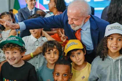 Presidente Lula ao sancionar o ECA Digital: proteção às crianças e adolescentes (Foto: Ricardo Stuckert/PR)