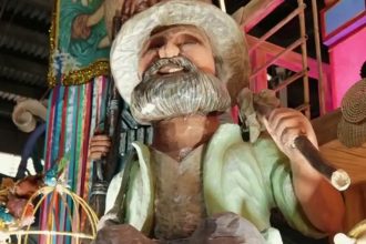 Escultura em alegoria de Lula: escola livre para homenagear o presidente (Foto: Reprodução/Instagram @academicosdeniteroi)