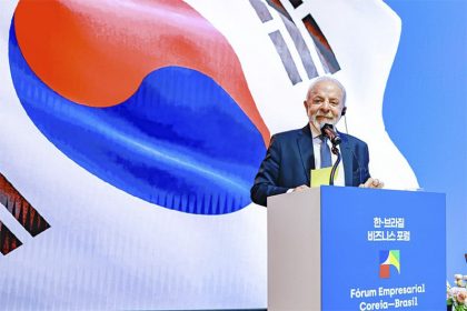 Lula em pronunciamento a empresários em Seul: maior produtividade e menos tempo de trabalho (Foto: Ricardo Stuckerg/PR)