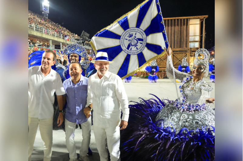 Presidente Lula no desfile da Acadêmicos de Niterói: homenagem no Carnaval (Foto: Luiz Gomes/Fotoarena/Estadão Conteúdo)