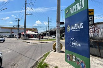 Paredão são totens com câmeras que possibilitam reconhecimento facial (Foto: SSP-AM/Divulgação)
