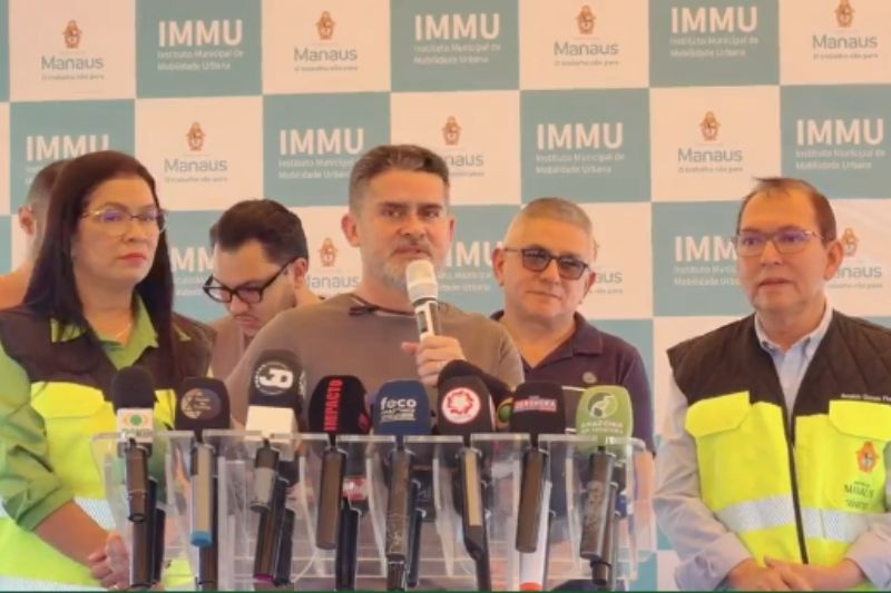 Prefeito de Manaus, David Almeida em entrevista coletiva (Imagem: Reprodução/facebook)
