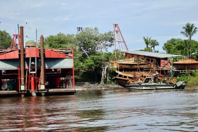 Draga foi apreendida próxima a Iranduba, no Rio Negro (Foto: Divulgação/PF)
