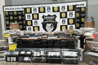 A apreensão inclui 176 quilos de maconha tipo skunk e 35 quilos de cocaína (Foto: Divulgação/PCAM)