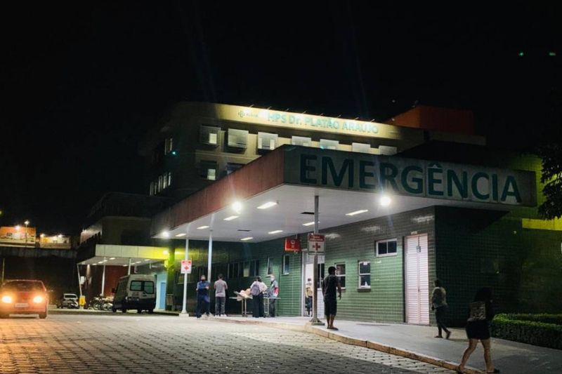 A vítima foi internada no Hospital e Pronto Socorro Platão Araújo, na zona leste (Foto: WhatsApp/Reprodução)