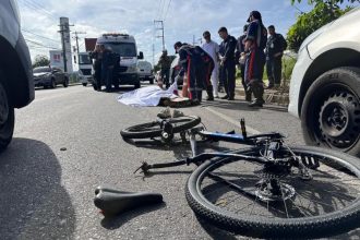 O marinheiro de 22 anos, que não teve o nome divulgado, morreu na hora no local (Foto: WhatsApp/Reprodução)