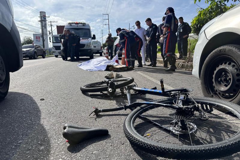 O marinheiro de 22 anos, que não teve o nome divulgado, morreu na hora no local (Foto: WhatsApp/Reprodução)
