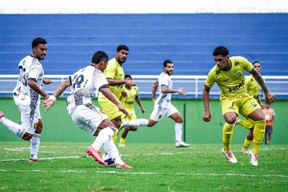 Amazonas FC, de branco, goleou o Galvez em Rio Branco (Foto: Jhon Silva/AMFC)