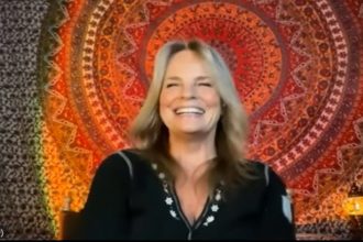 Atriz Jennifer Runyon estava com 65 anos e enfrentava um câncer (Imagem: YouTube/Reprodução)