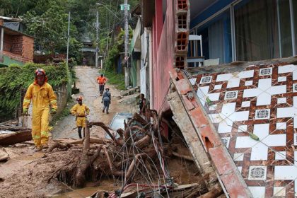 Casas destruídas por enxurrada no litoral de São Paulo: projeto institui redução na conta de luz a pessoas afetadas por calamidades (Foto: Rovena Rosa/ABr)