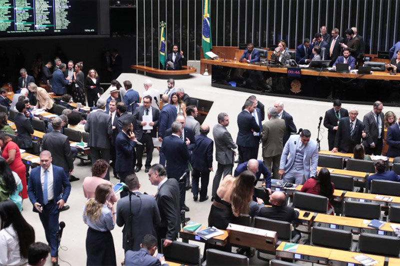 Plenário da Câmara: PEC da Segurança foi aprovada sem redução da maioridade penal (Foto: Bruno Spada/Agência Câmara)
