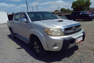 Picape Toyota Hilux está entre os veículos oferecidos no Leilão (Foto: TRT-!!/Divulgação)