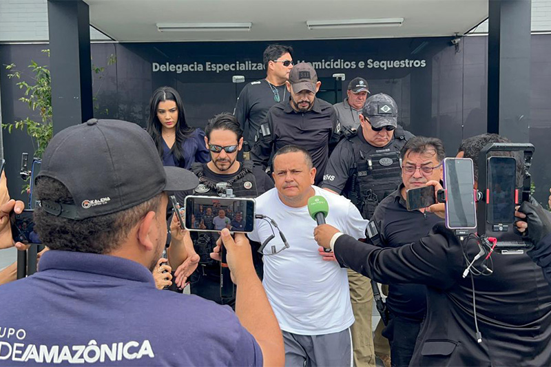 Pedro José ao sair da delegacia para audiência de custódia: prisão mantida (Foto: WhatsApp/Divulgação)