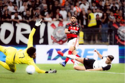 Paquetá abriu o placar, mas Corinthians empatou o clássico (Foto: Adriano Fontes/Flamengo)