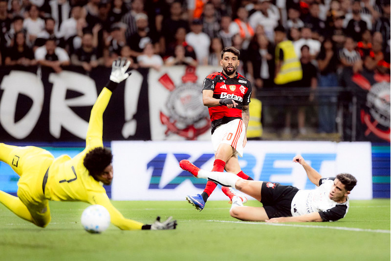 Paquetá abriu o placar, mas Corinthians empatou o clássico (Foto: Adriano Fontes/Flamengo)