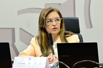 Senadora Dra. Eudócia, autora do projeto, disse que finalidade é assegurar acesso digno a tratamento pelos pacientes (Foto: Geraldo Magela/Agência Senado)