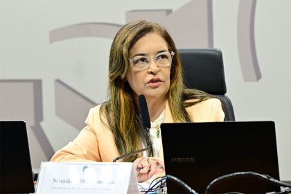 Senadora Dra. Eudócia, autora do projeto, disse que finalidade é assegurar acesso digno a tratamento pelos pacientes (Foto: Geraldo Magela/Agência Senado)